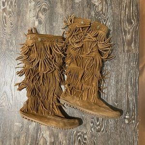 Minnetonka fringe boots size 8